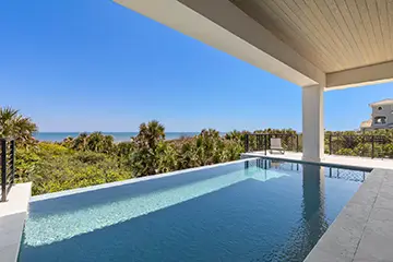 Pool with infinity edge